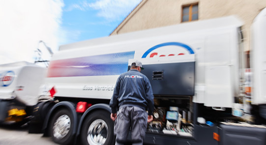 Esso Premium Optiplus Heizöl Tankwagen auf Hof